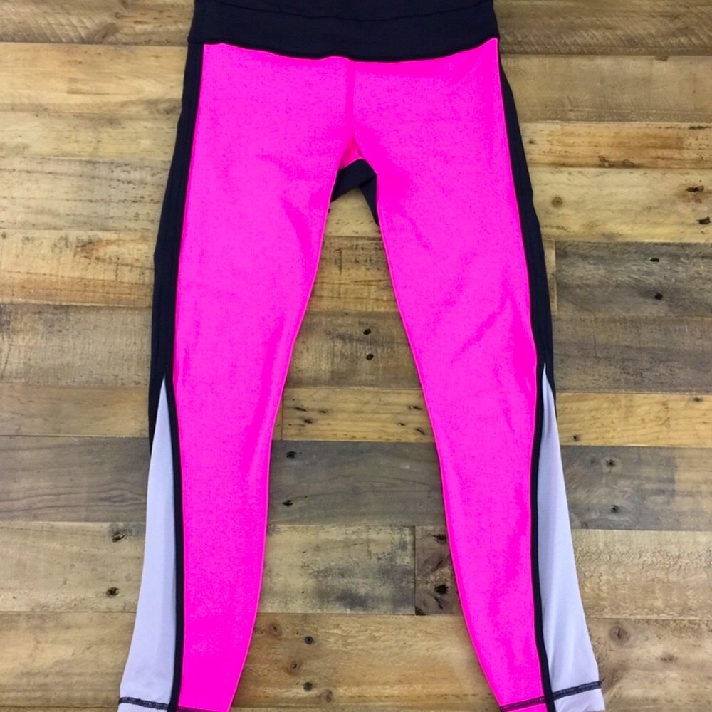 Hot pink lululemon pants 🌸🌸